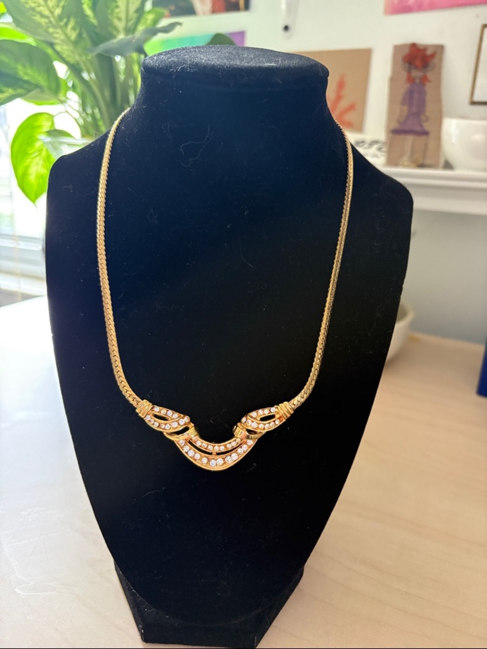 Vintage Gold-Tone Crystal Accent Women's Necklace - Elegant Chain Pendant